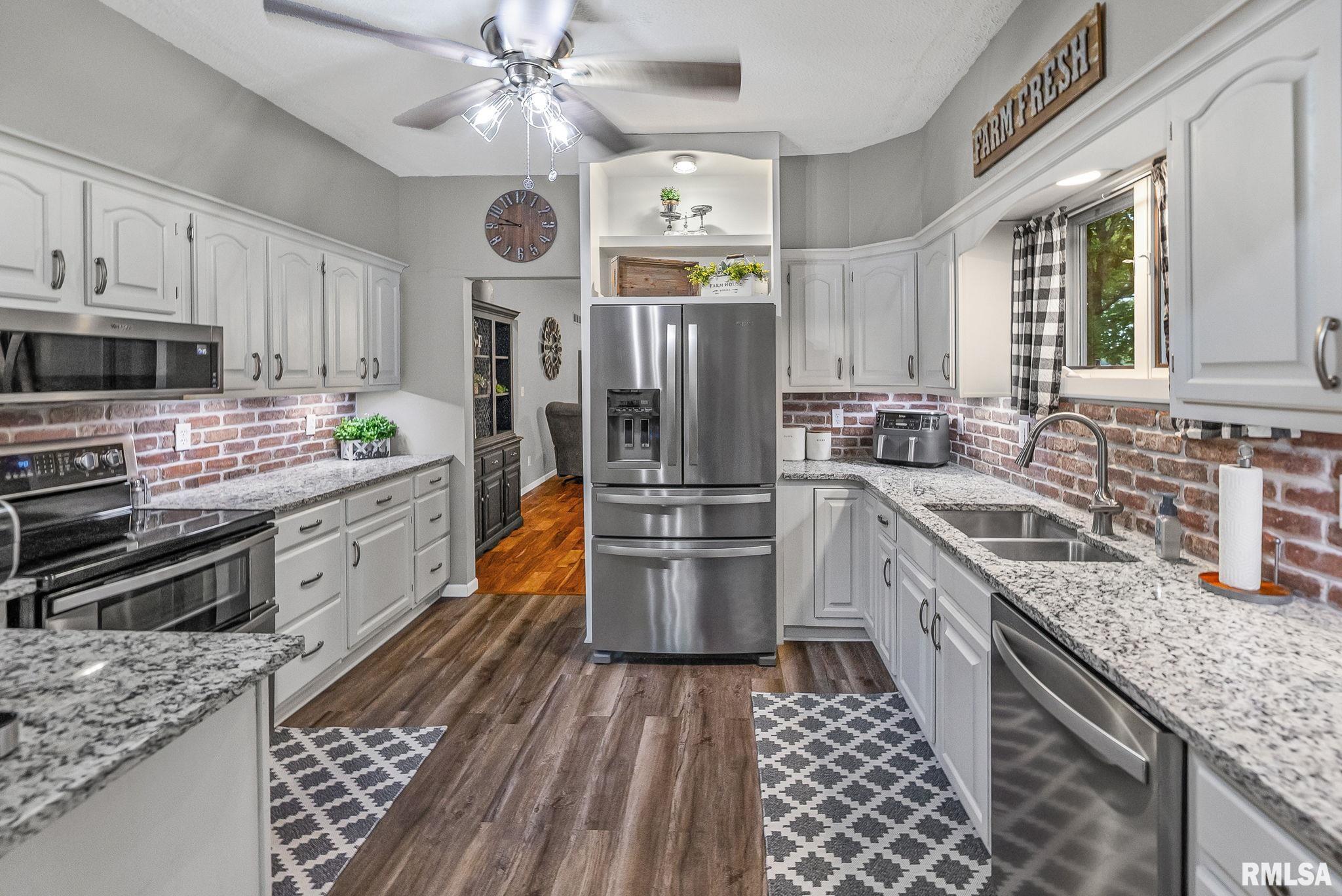 1080 Race Track Road Centralia, IL 62801 - Photo 33 of 60