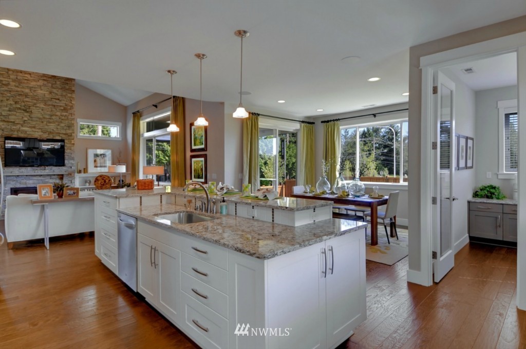 5225 Northeast 2nd Place Renton, WA 98059 - Photo 6 of 18