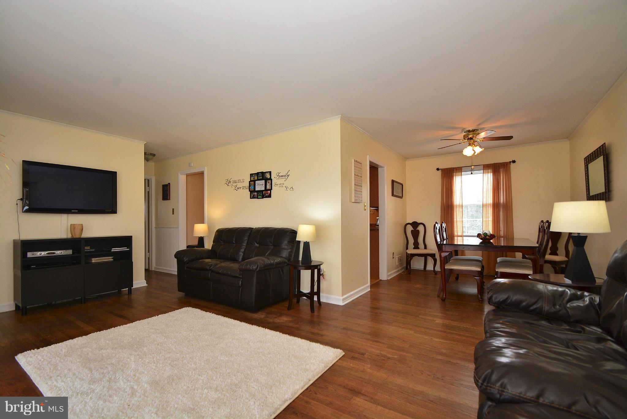 1813 Dunwoody Road Baltimore, MD 21234 - Photo 5 of 21 Living Room