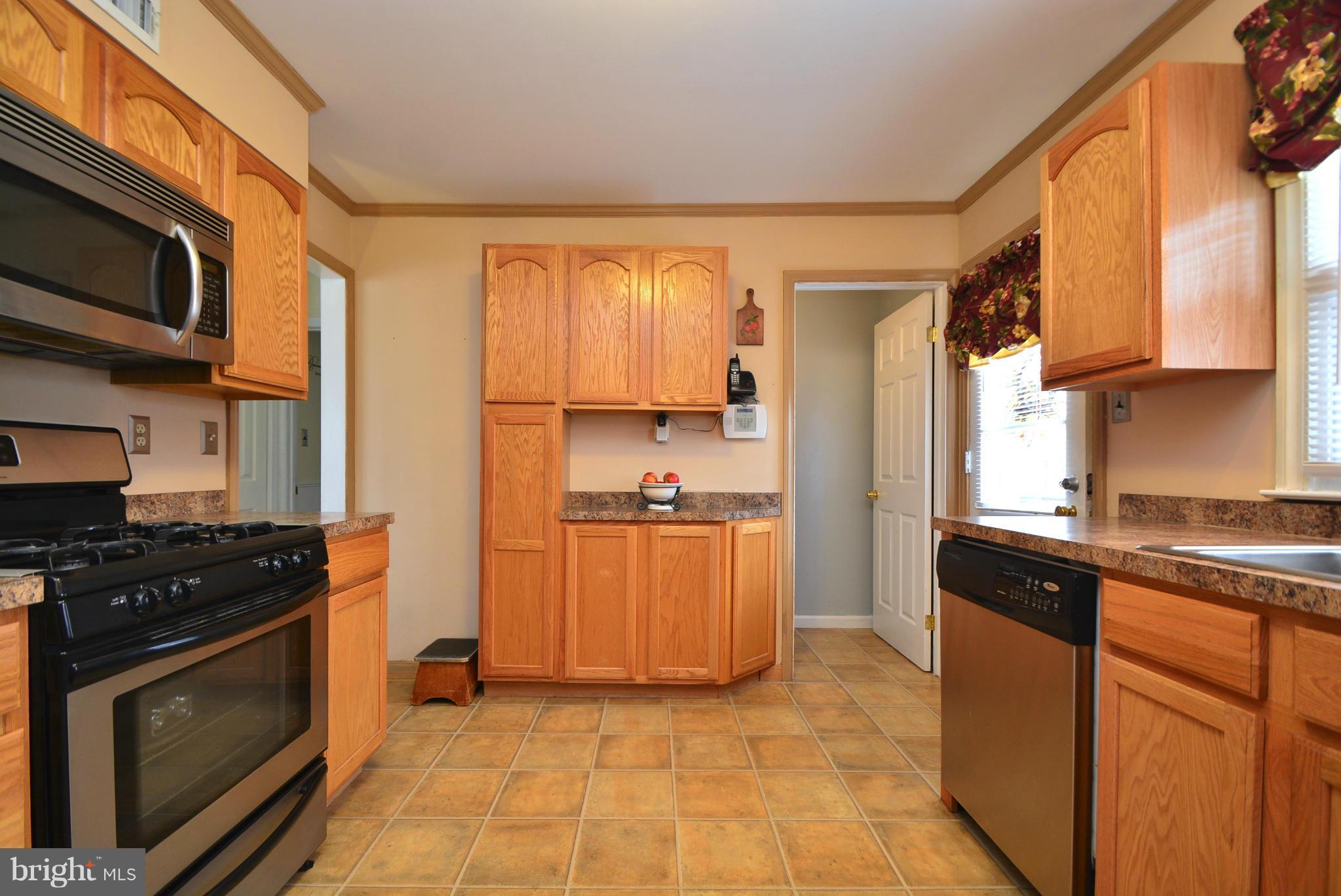 1813 Dunwoody Road Baltimore, MD 21234 - Photo 7 of 21 Kitchen