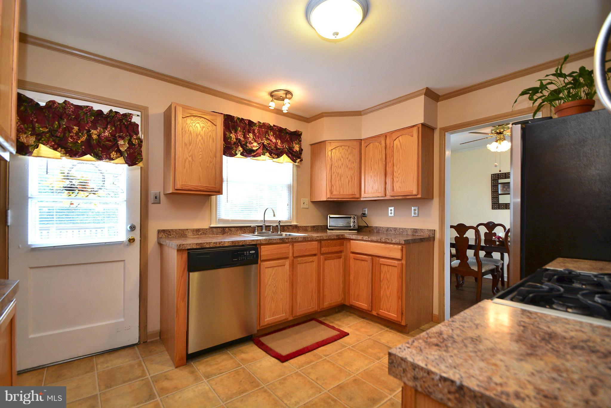 1813 Dunwoody Road Baltimore, MD 21234 - Photo 9 of 21 Kitchen