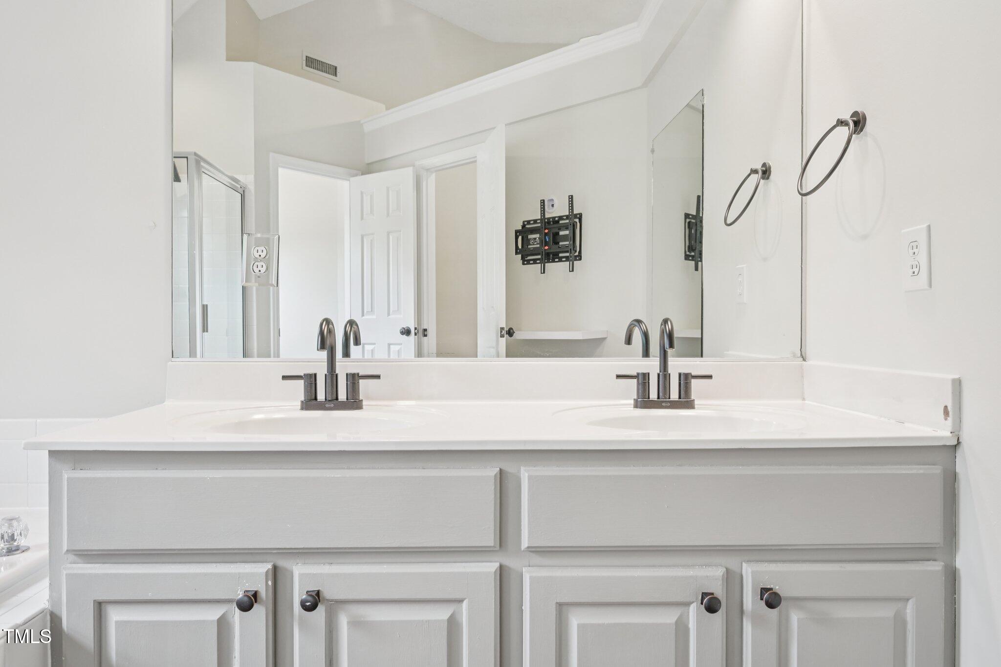 2317 Declaration Drive Raleigh, NC 27615 - Photo 16 of 27 27-web-or-mls-Declaration Dr-S1109-027