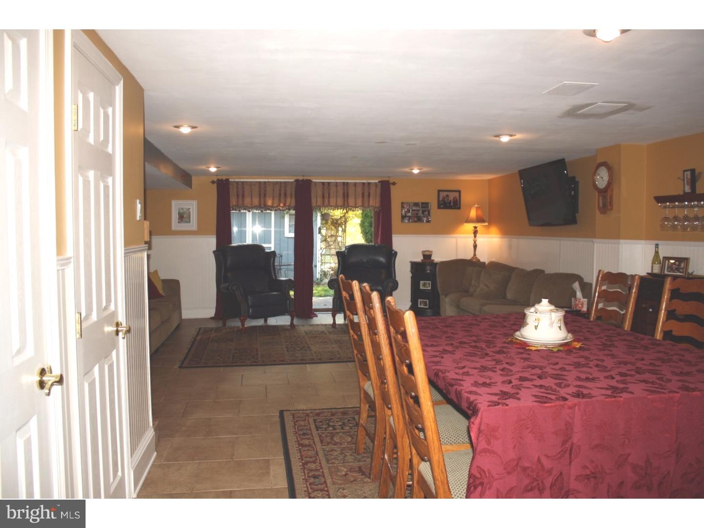 710 Hill Road Philadelphia, PA 19128 - Photo 8 of 18 Family Room