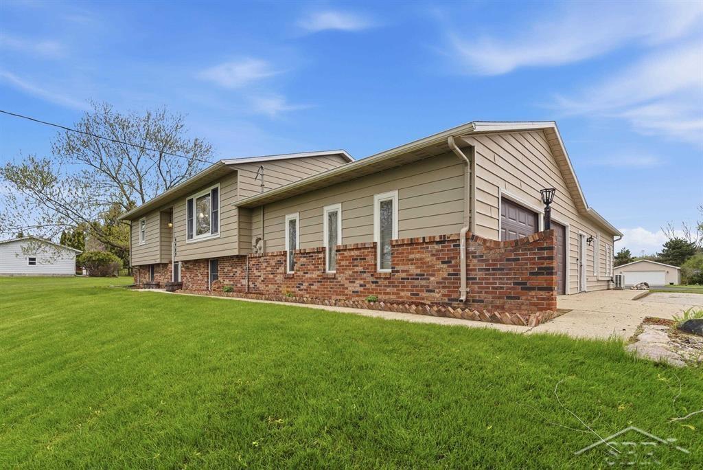 4469 East Millbrook Road Mount Pleasant, MI 48858 - Photo 3 of 43
