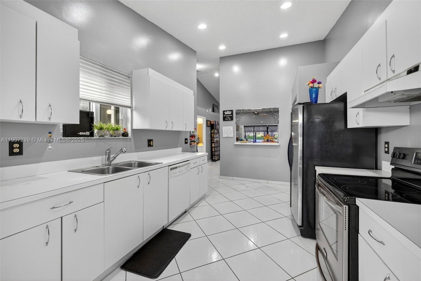 8228 Northwest 100th Way Tamarac, FL 33321 - Photo 1 of 27