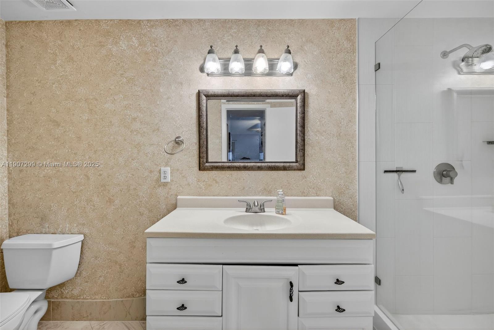 8228 Northwest 100th Way Tamarac, FL 33321 - Photo 14 of 27