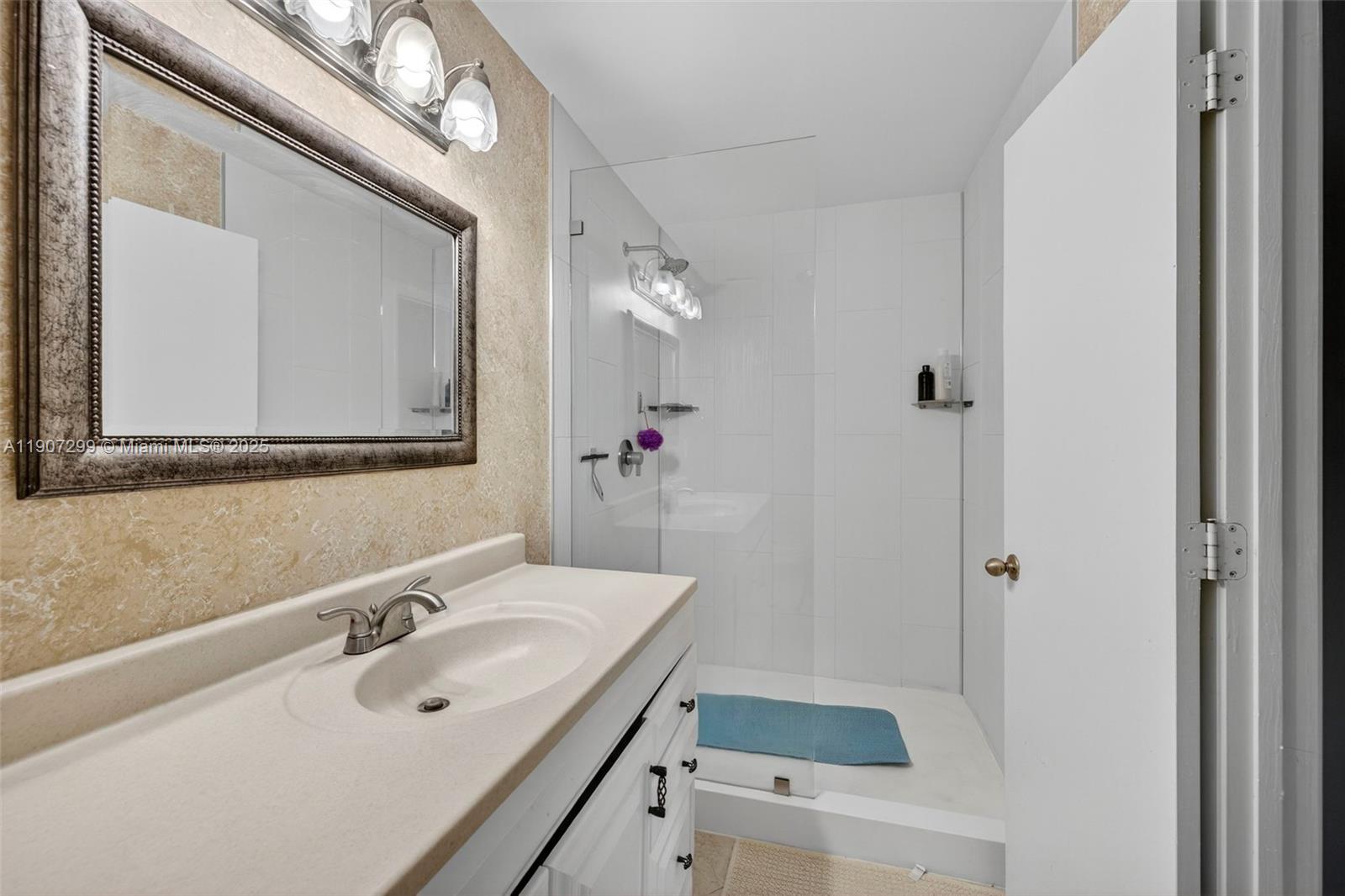 8228 Northwest 100th Way Tamarac, FL 33321 - Photo 15 of 27