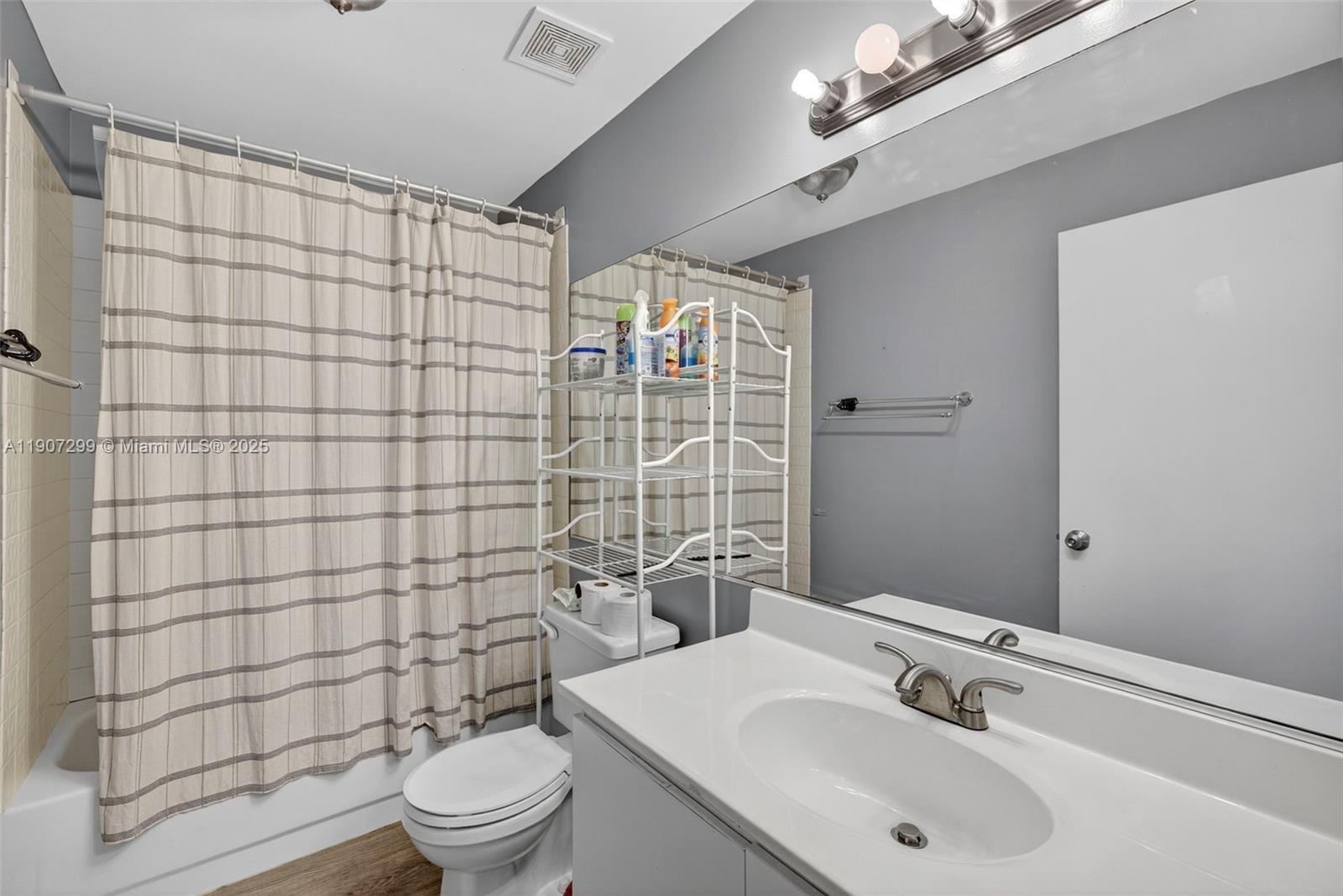 8228 Northwest 100th Way Tamarac, FL 33321 - Photo 18 of 27