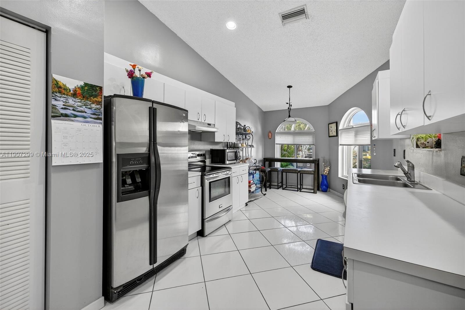 8228 Northwest 100th Way Tamarac, FL 33321 - Photo 2 of 27