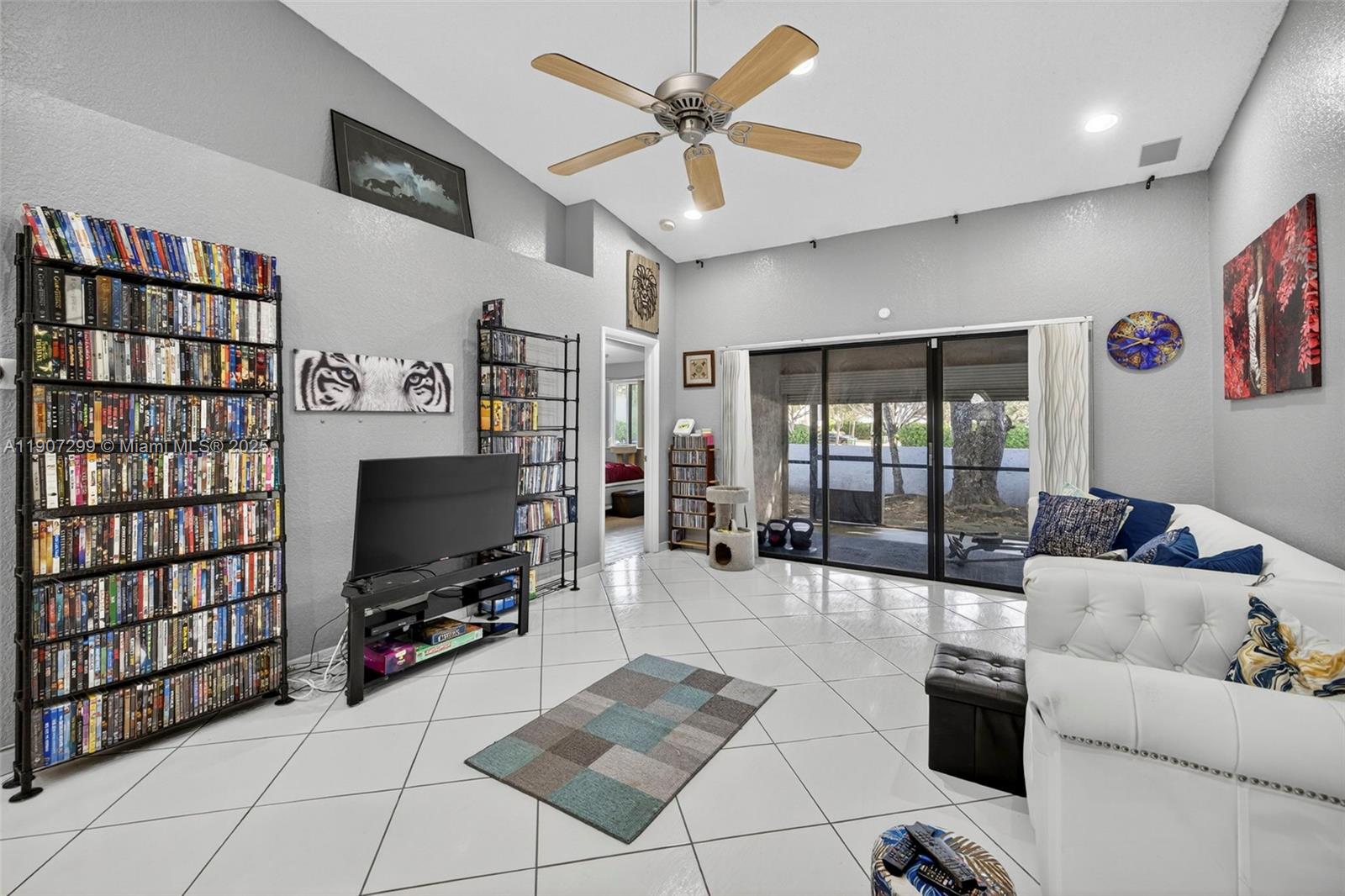 8228 Northwest 100th Way Tamarac, FL 33321 - Photo 8 of 27