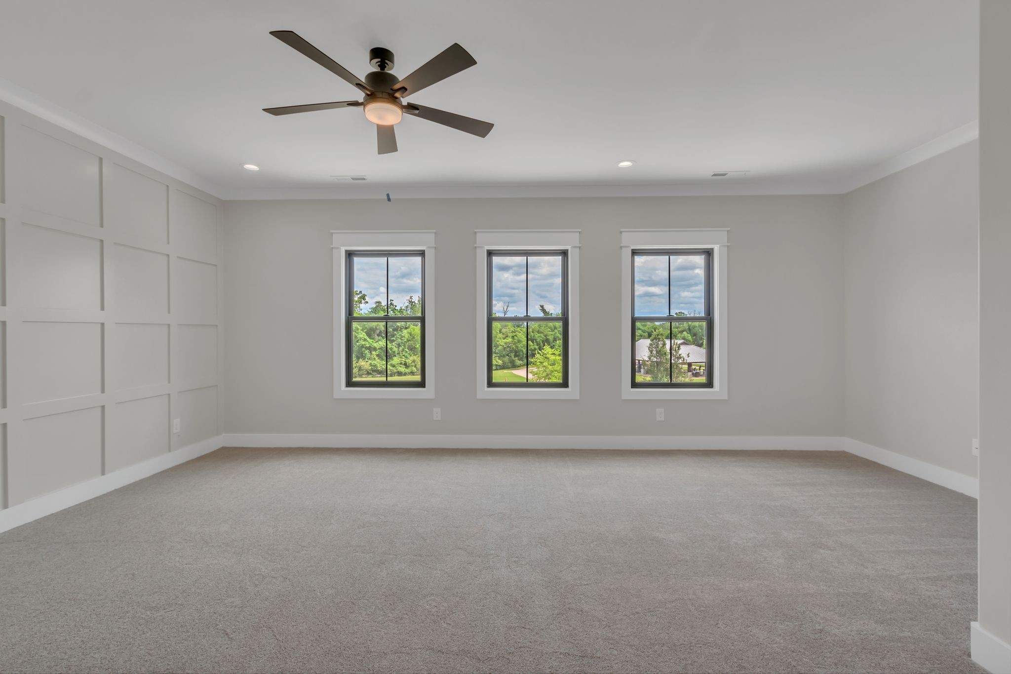 1445 Doc Johns Boulevard Murfreesboro, TN 37128 - Photo 39 of 54 an empty room with windows and ceiling fan