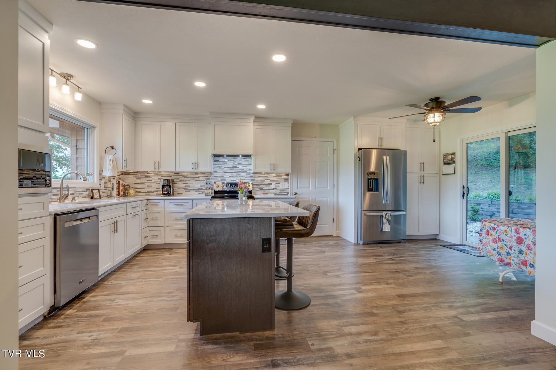 469 Pemberton Road Bristol, TN 37620 - Photo 17 of 64 017