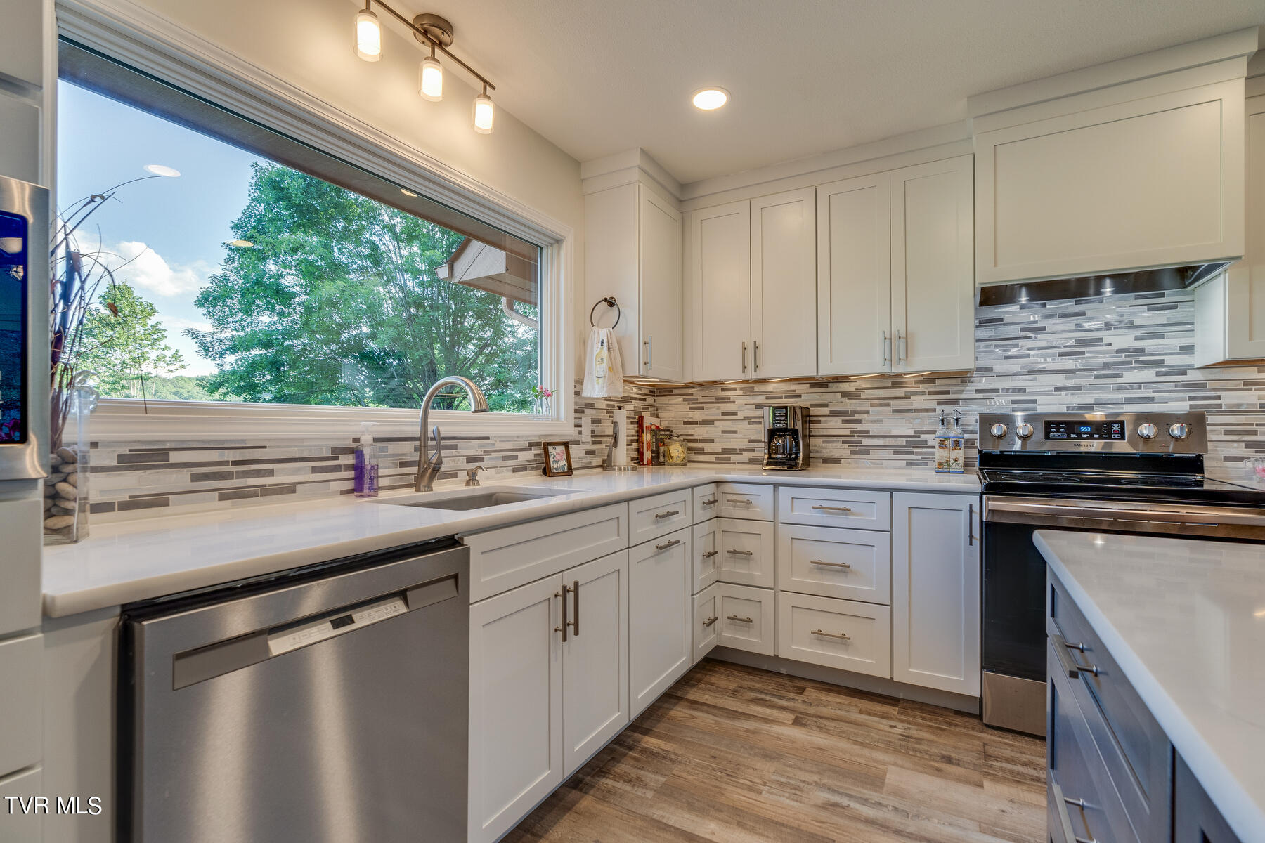 469 Pemberton Road Bristol, TN 37620 - Photo 20 of 64 020