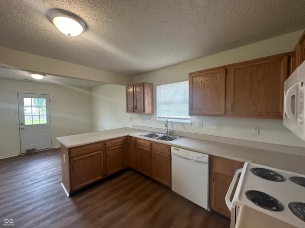 $1,750 | 8125 Maple Stream Lane, Indianapolis, IN 46217