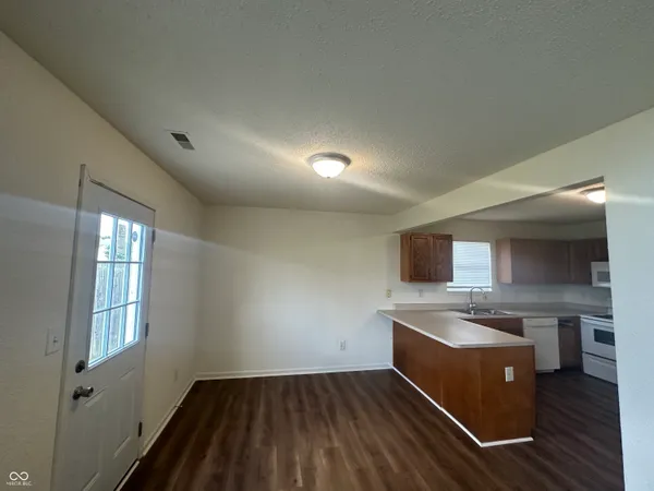 $1,750 | 8125 Maple Stream Lane, Indianapolis, IN 46217