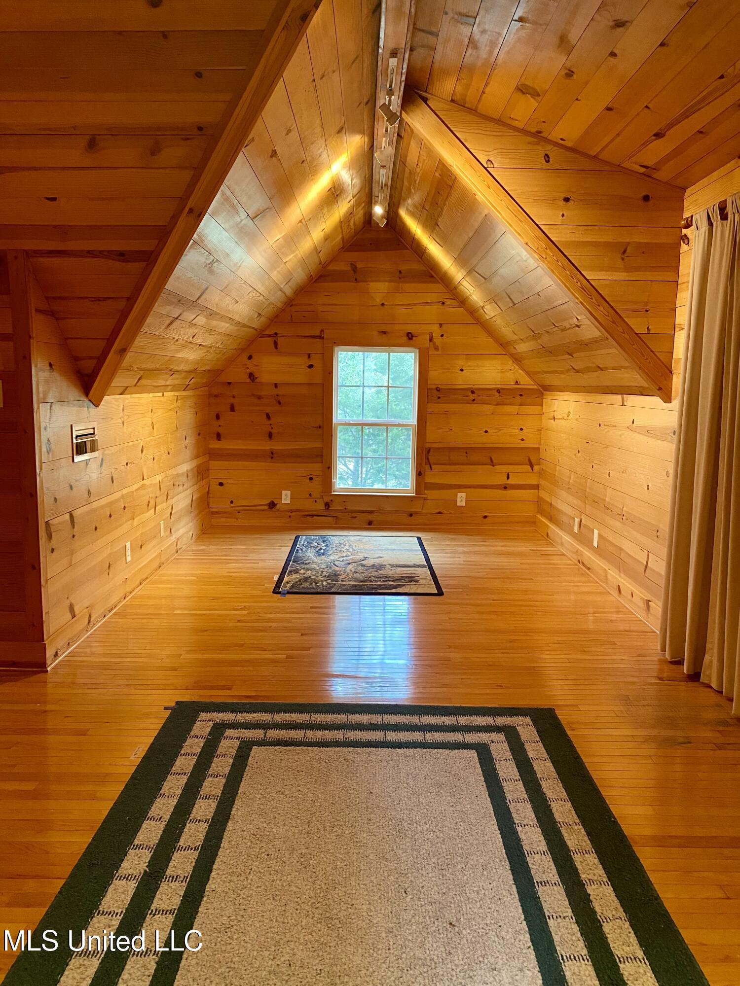 299 Quitman Perry Road Carriere, MS 39426 - Photo 25 of 76 23.1, Upstairs Area, IMG_5899