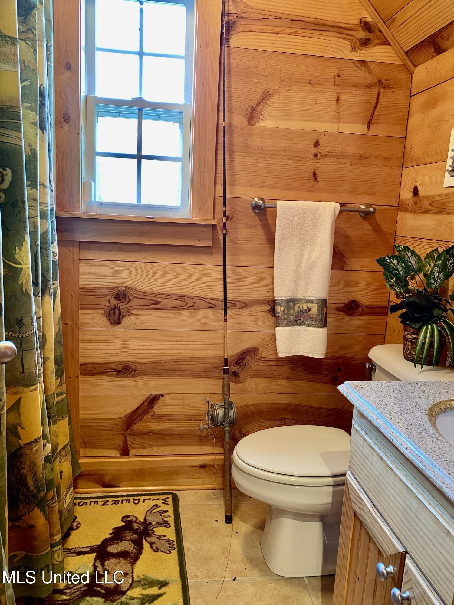 299 Quitman Perry Road Carriere, MS 39426 - Photo 28 of 76 26B, Upstairs BA, IMG_5246