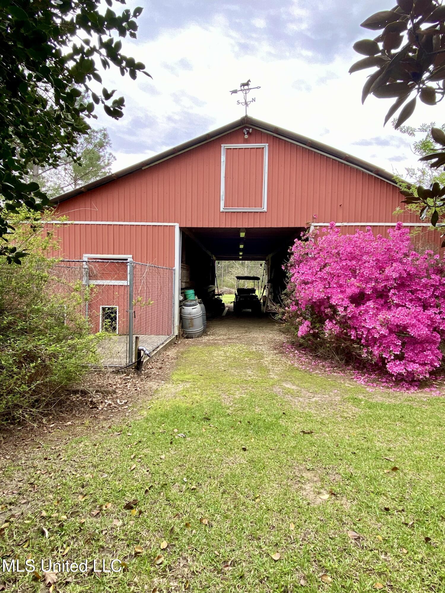 299 Quitman Perry Road Carriere, MS 39426 - Photo 43 of 76 41, Barn, IMG_2830