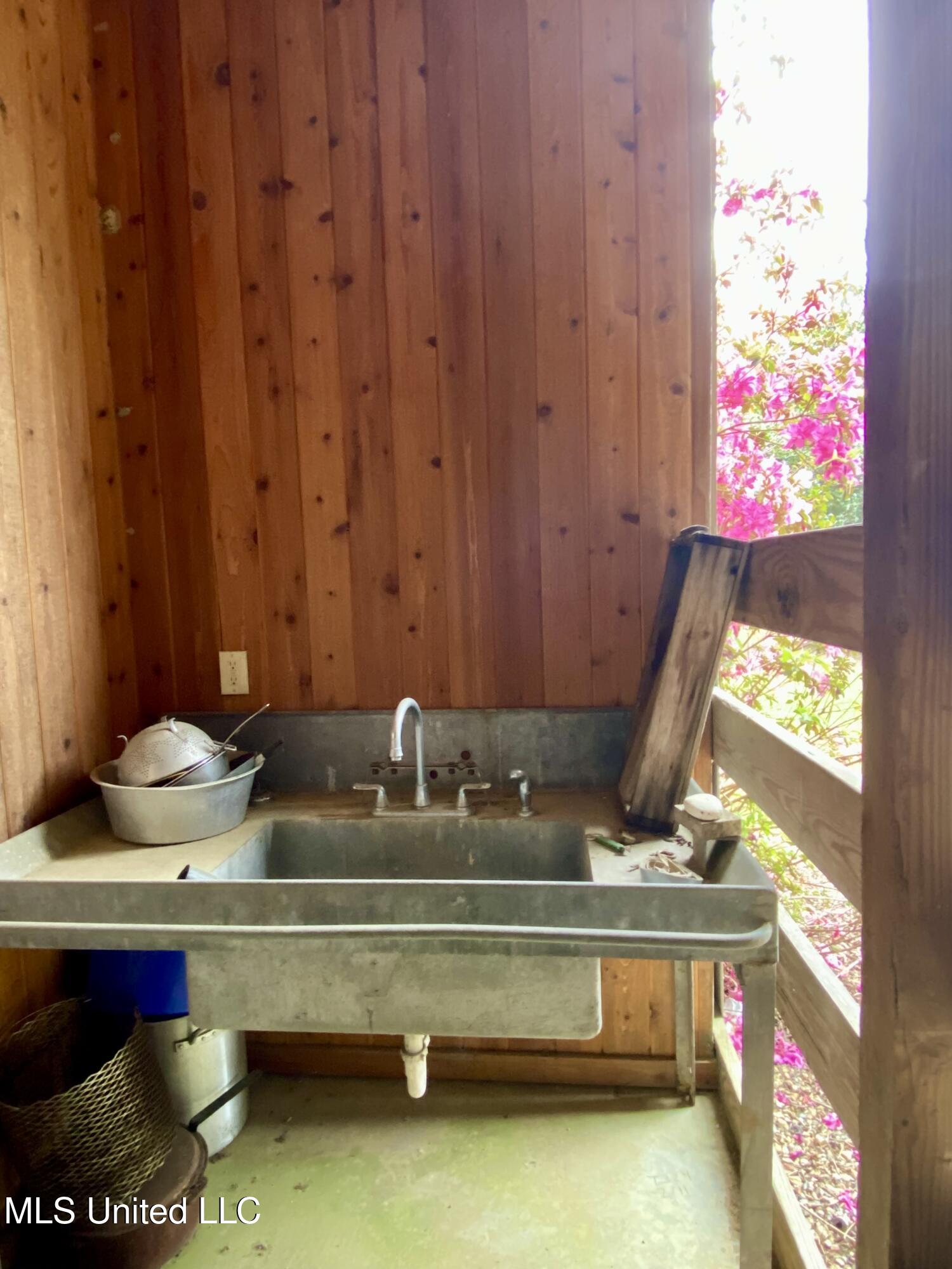 299 Quitman Perry Road Carriere, MS 39426 - Photo 47 of 76 45, Barn, IMG_2834