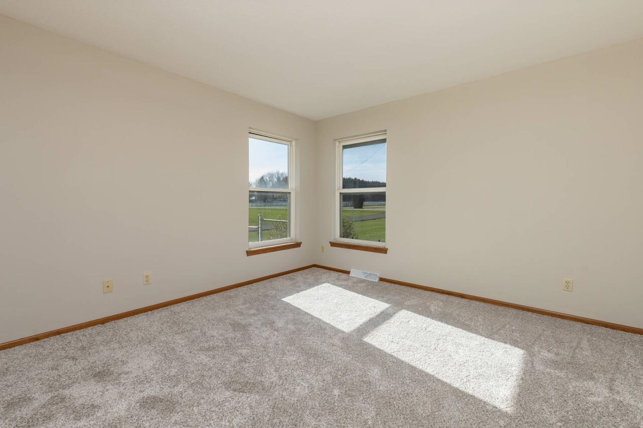 2141 Fischer Road South Beloit, IL 61080 - Photo 19 of 25 an empty room with windows