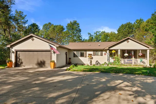 $319,000 | 325 Thunderbird, Nekoosa, WI 54457