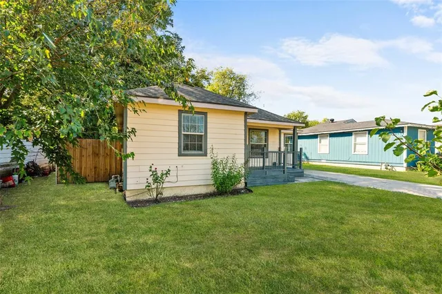 $240,000 | 502 Royal Avenue, Grand Prairie, TX 75051