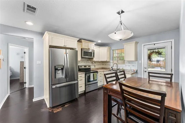 $240,000 | 502 Royal Avenue, Grand Prairie, TX 75051