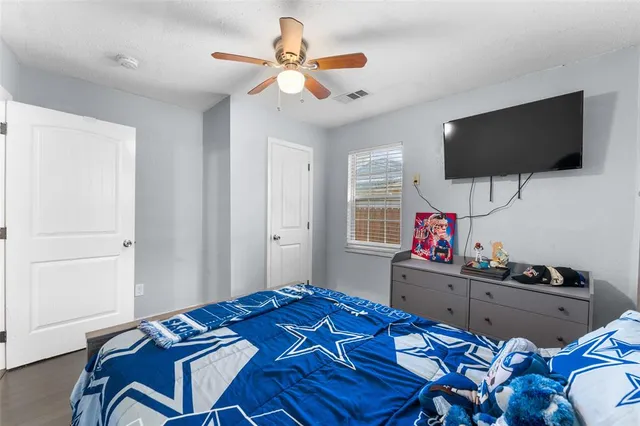 $240,000 | 502 Royal Avenue, Grand Prairie, TX 75051