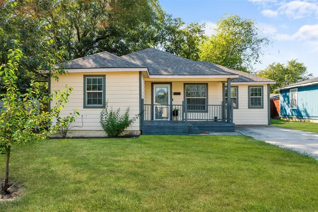 $240,000 | 502 Royal Avenue, Grand Prairie, TX 75051