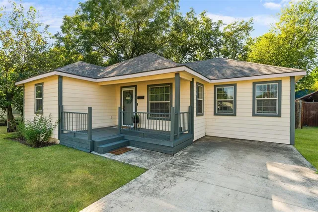 $240,000 | 502 Royal Avenue, Grand Prairie, TX 75051