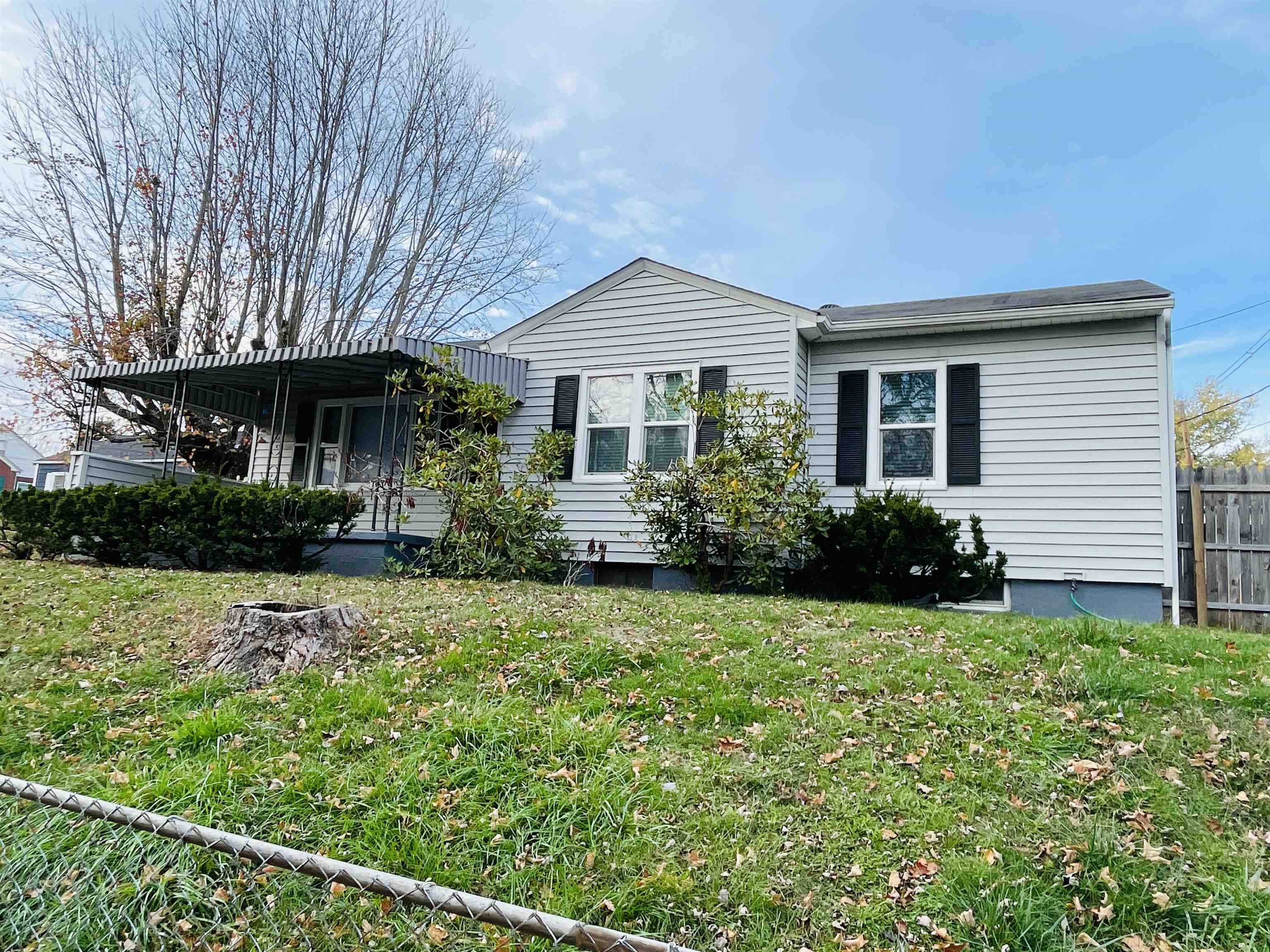 2320 Sharon Road Ashland, KY 41101 - Photo 2 of 45