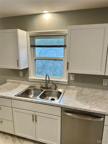 $1,595 | 30 West Marietta Place, Alton, IL 62002