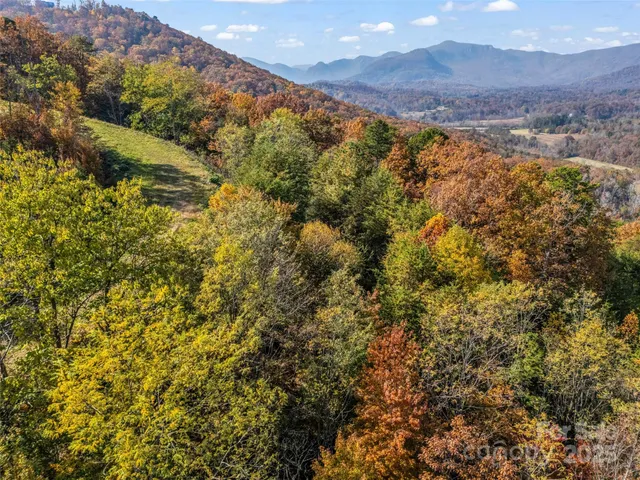 a view of a houses with a yard