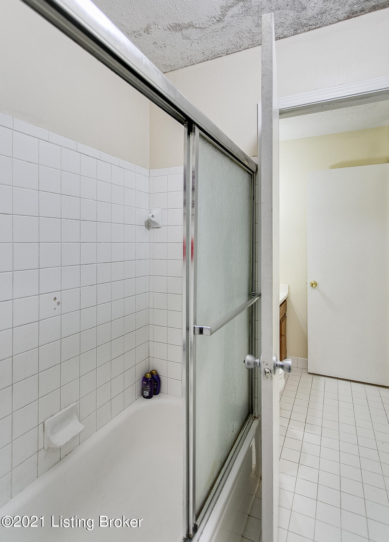 2300 Dundee Road, Unit 11 Louisville, KY 40205 - Photo 16 of 21 2300 Dundee Rd-19