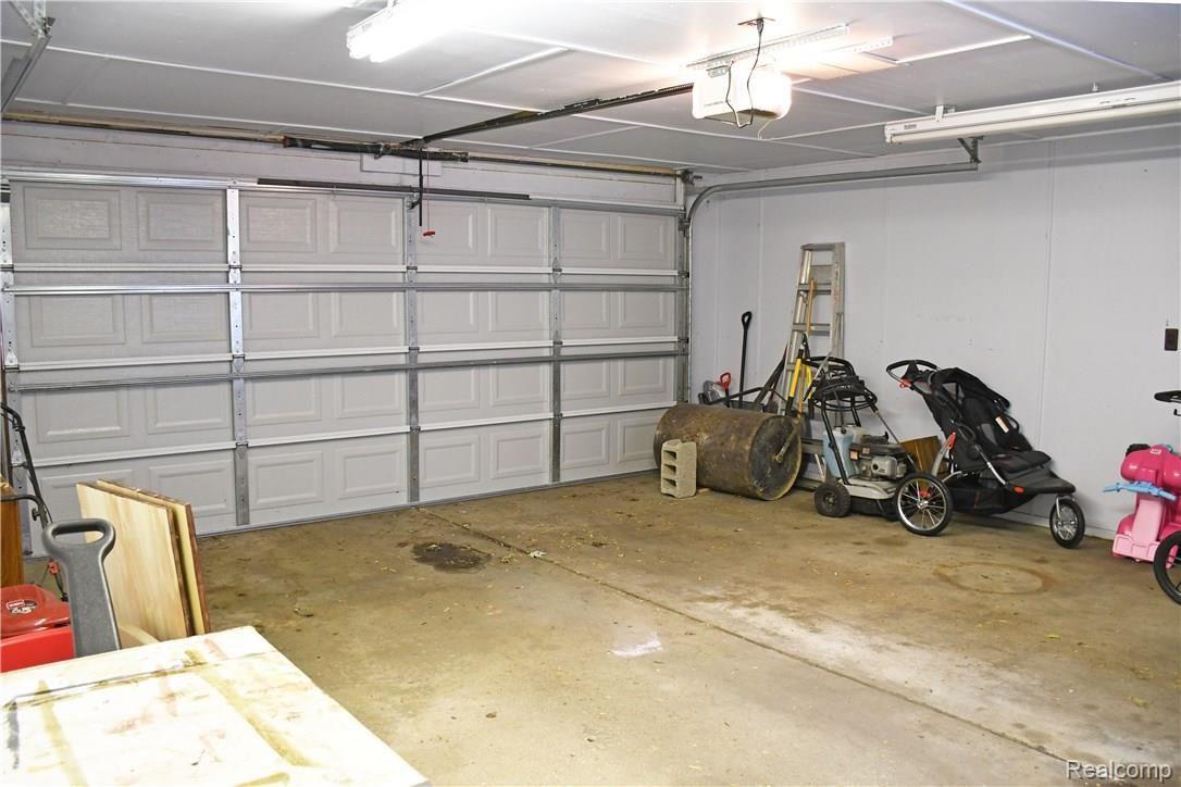 8185 Lakeshore Road Fort Gratiot, MI 48059 - Photo 14 of 19 GARAGE.jpg