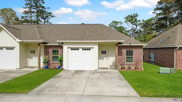 $216,900 | 9900 Country Club Drive, Unit 1D, Denham Springs, LA 70726