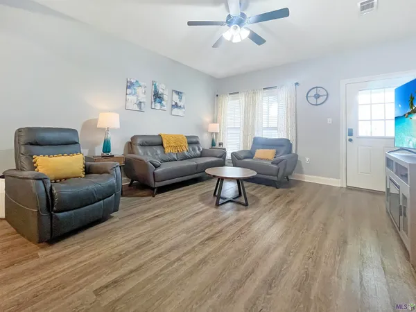 $216,900 | 9900 Country Club Drive, Unit 1D, Denham Springs, LA 70726