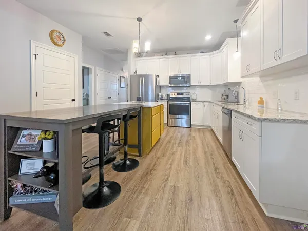 $216,900 | 9900 Country Club Drive, Unit 1D, Denham Springs, LA 70726