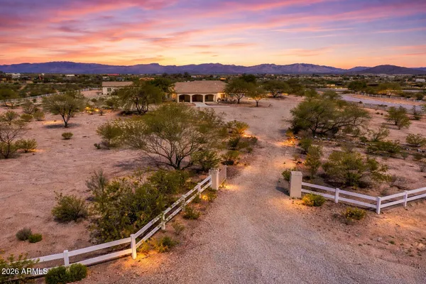 $825,000 | 21280 West Vista Royale Drive, Wickenburg, AZ 85390