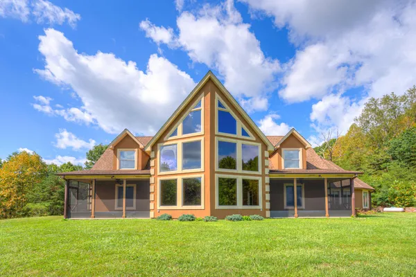 $1,000,000 | 1782 Wolf Creek Highway, Narrows, VA 24124