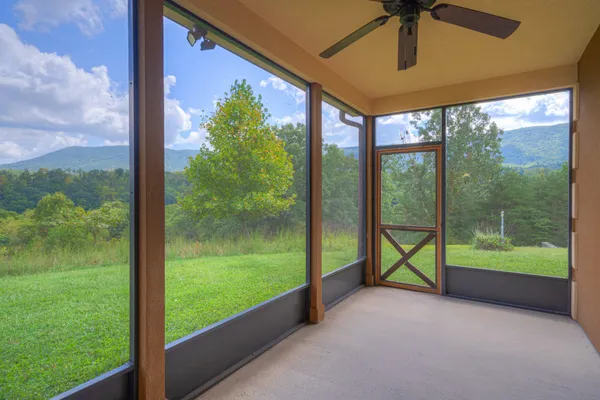 $1,000,000 | 1782 Wolf Creek Highway, Narrows, VA 24124