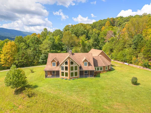 $1,000,000 | 1782 Wolf Creek Highway, Narrows, VA 24124