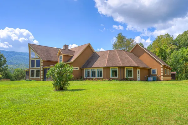 $1,000,000 | 1782 Wolf Creek Highway, Narrows, VA 24124