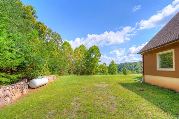 $1,000,000 | 1782 Wolf Creek Highway, Narrows, VA 24124