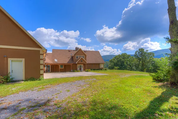 $1,000,000 | 1782 Wolf Creek Highway, Narrows, VA 24124