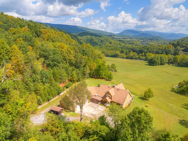 $1,000,000 | 1782 Wolf Creek Highway, Narrows, VA 24124