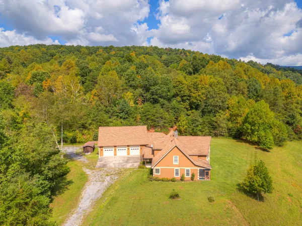 $1,000,000 | 1782 Wolf Creek Highway, Narrows, VA 24124