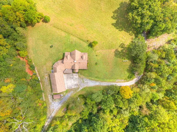 $1,000,000 | 1782 Wolf Creek Highway, Narrows, VA 24124