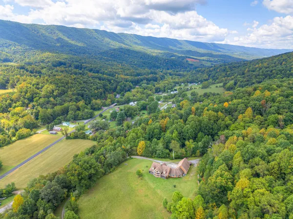 $1,000,000 | 1782 Wolf Creek Highway, Narrows, VA 24124