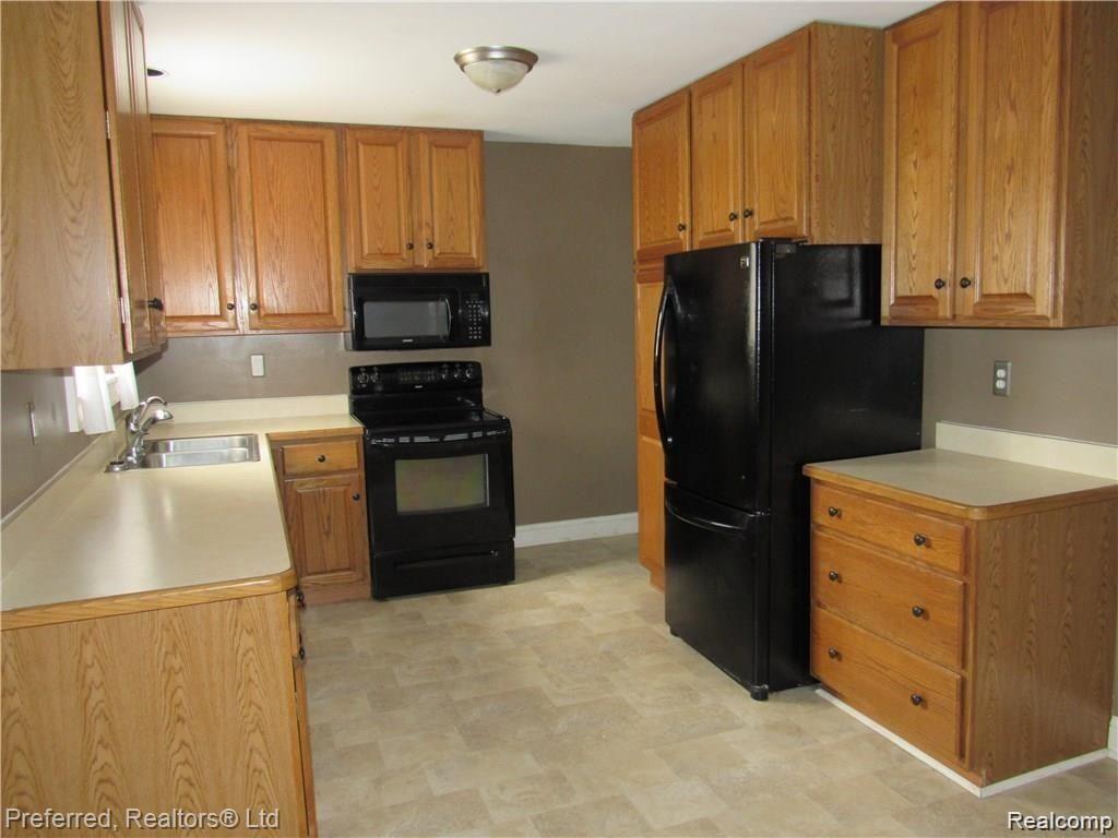 1548 Remsing Street Hartland, MI 48353 - Photo 2 of 10